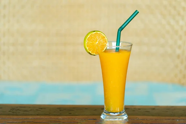 Jus Orange Frais Verre Sur Table Bois — Photo