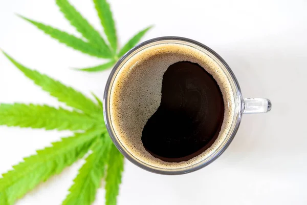 Café Noir Aux Feuilles Cannabis Marijuana Cannabis Médical Médecine Alternative — Photo