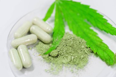 Esrar (uyuşturucular) kapsül haplı marihuana yaprağı tıpta sağlıklıdır. Alternatif tıp, Tıbbi esrar.