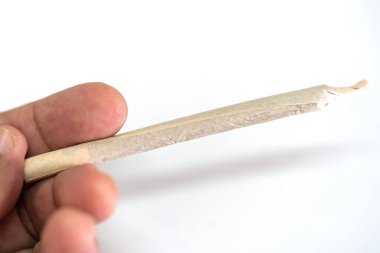 Marihuana esrarı elimizde. Uyuşturucu uyuşturucu konsepti.