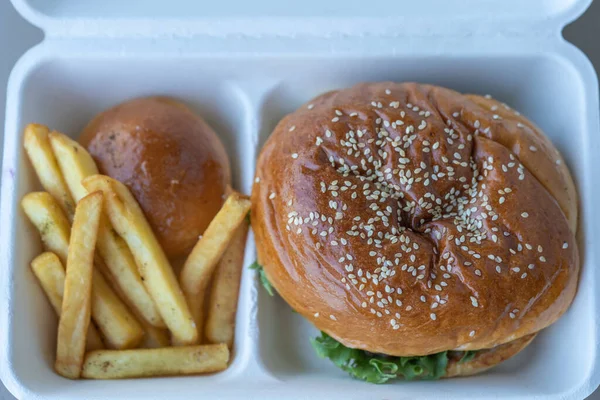 Hamburguesa Con Carne Papas Fritas Caja Papel Para Entrega — Foto de Stock