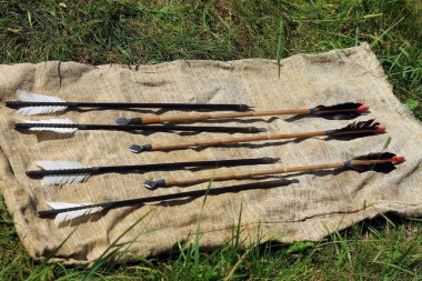 Çavuş çuval arka yay oku