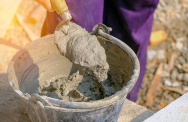Takımyıldız bölgesinde havan topu ve eski mala ile el.
