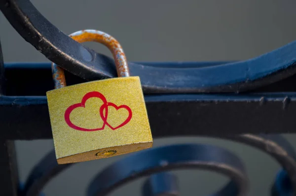 Golden Padlock Two Red Hearts Rusty Bracket Hangs Black Rounded — Stock Photo, Image
