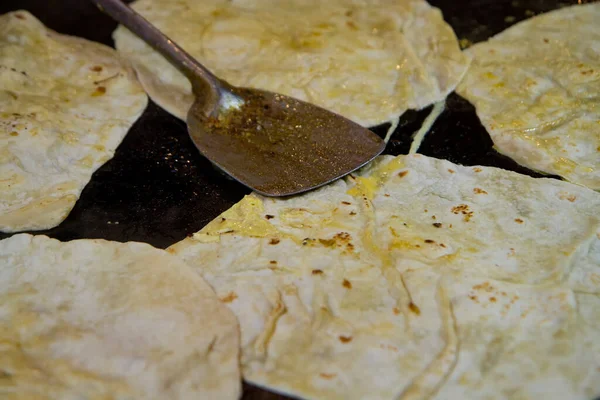 Pieczenie Chleba Chapati Roti Fulka Paratha Indyjskiego Chleba Flatbread Pełnoziarnistego — Zdjęcie stockowe