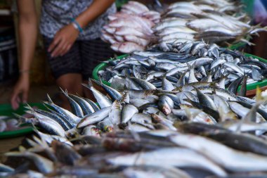  Endonezya, Bali 'deki geleneksel pazarda balık yığını