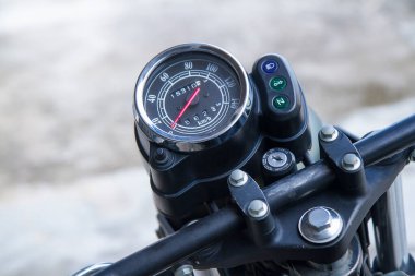 Yuvarlak şekilli motosiklet hız göstergesi