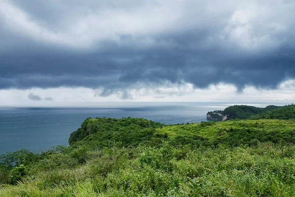 Una Costa Con Nubes Dramáticas Pacitan Indonesia — Foto de Stock