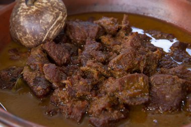 rendang ya da rendang bifteği ya da semur hanging. Padang, Batı Sumatera 'dan geleneksel Endonezya yemekleri