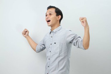 Neşeli, mutlu, kendinden emin Endonezyalı, soyutlanmış bir geçmişi var.