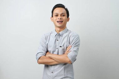 Neşeli, mutlu, kendinden emin Endonezyalı, soyutlanmış bir geçmişi var.