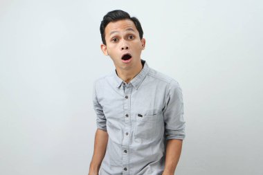 Asyalı Endonezyalı 'nın şaşkın ve şaşkın suratı, koca ağzını aç ve 