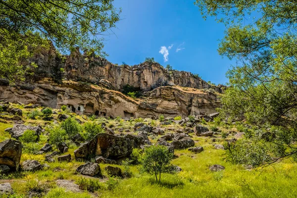 Σχηματισμοί Σπηλαίων Και Βράχων Στην Κοιλάδα Ζέλβε Καππαδοκία Ανατολία Τουρκία — Φωτογραφία Αρχείου