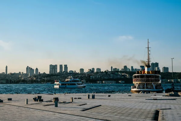 Schöne Landschaft Hafen Mit Ausflugsbooten Istanbul Hintergrund Kurstadt Seite Den — Stockfoto