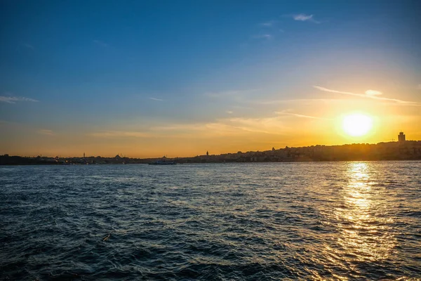 Όμορφο Ηλιοβασίλεμα Πάνω Από Γέφυρα Του Βοσπόρου Στην Istunbul Τουρκία — Φωτογραφία Αρχείου