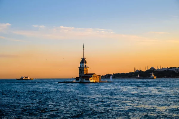 Belo Pôr Sol Sobre Torre Das Donzelas Istambul Turquia Oriental — Fotografia de Stock