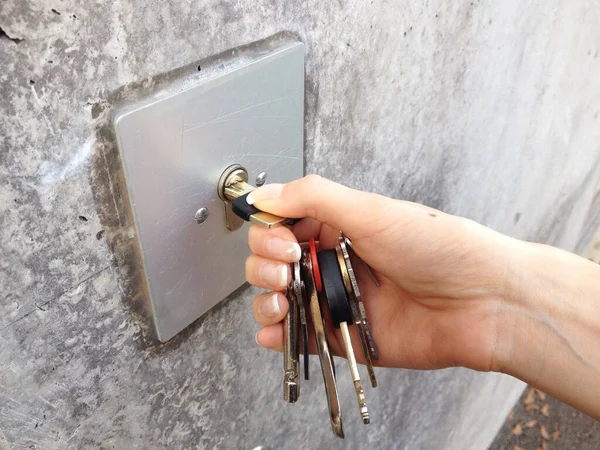 Female Hand Unlocks Garage — Stock Photo, Image