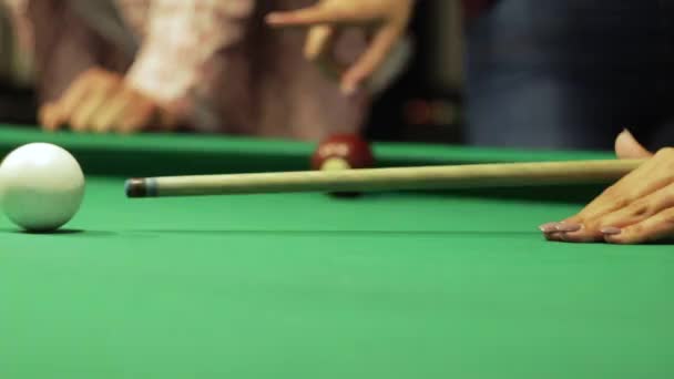 Beaucoup Amis Jouent Joyeusement Billard — Video