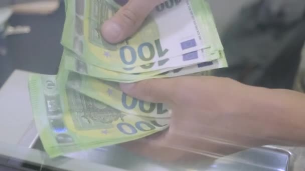 Dłonie Liczą Liczbę Banknotów Euro Kasa Bankowa — Wideo stockowe