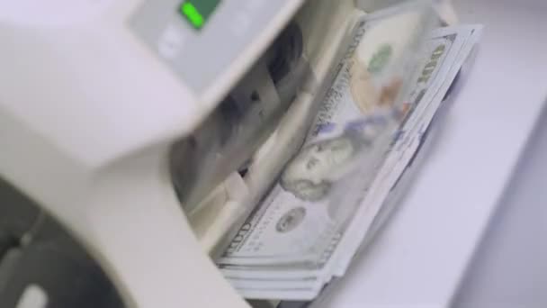 Rekenmachine Telt Dollarbiljetten Duizend Dollar 100 Dollar — Stockvideo