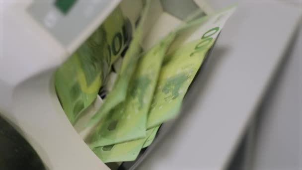 Maszyna Obliczeniowa Liczy Banknoty Euro Tysiąc Euro Nowe Rachunki — Wideo stockowe