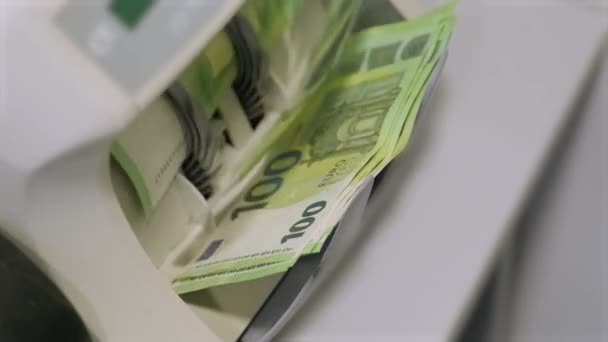 Maszyna Obliczeniowa Liczy Banknoty Euro Tysiąc Euro Nowe Rachunki — Wideo stockowe