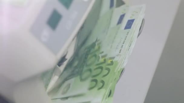 Rekenmachine Telt Eurobiljetten Duizend Euro Nieuwe Rekeningen — Stockvideo