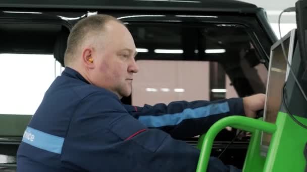 Mécanicien Voiture Inspection Détaillée Véhicule Centre Service Automatique — Video