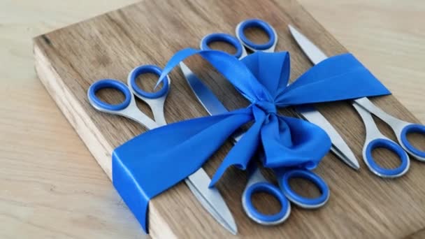 Scissors Wooden Board Wrapped Blue Satin Ribbon — Stockvideo