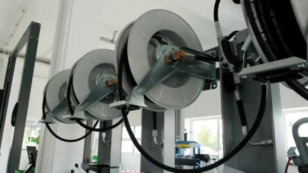 Motor oil in barrels with pump indoors with copy space. Store of lube. Product for bottling close up. Maintenance. Warehouse inside. Background of automotive shop. Auto service. Change of oil. — Stock Footage Motor Oil Barrels Pump Indoors Copy Space Store Lube Product Stock Video