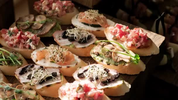 Canapés Mesa Buffet Refeição — Vídeo de Stock