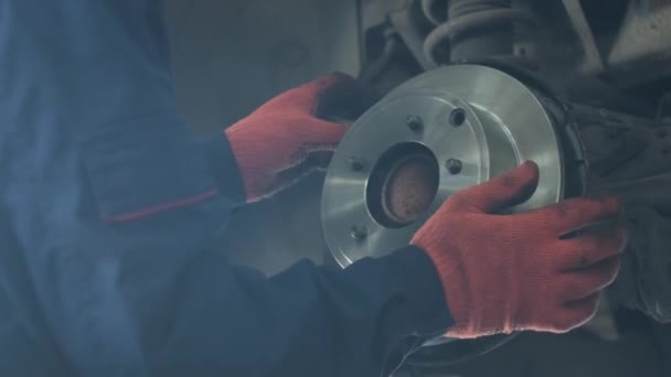 Car Mechanic Replacing Car Wheel Brake Shoes Lifted Automobile Repair — Stock Video