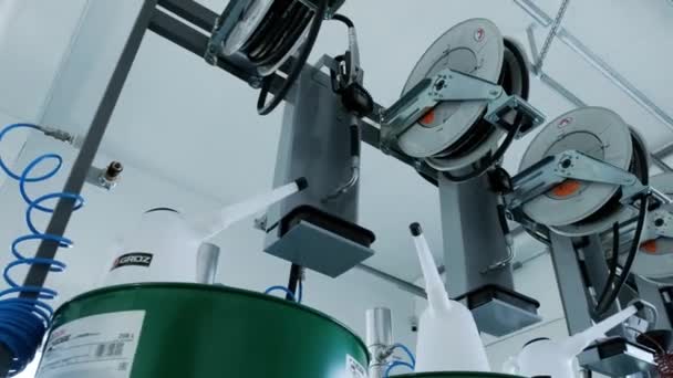 Motor oil in barrels with pump indoors with copy space. Store of lube. Product for bottling close up. Maintenance. Warehouse inside. Background of automotive shop. Auto service. Change of oil. — Stock Footage Motor Oil Barrels Pump Indoors Copy Space Store Lube Product Stock Video
