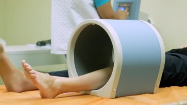 Magnetic field illumination. Magnetic field, leg rehabilitation in osteoarthritis