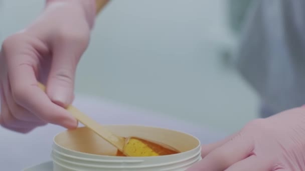 Flytande Socker För Hudepilering Närbild Skott Hårborttagning Och Skönhet Concept — Stockvideo