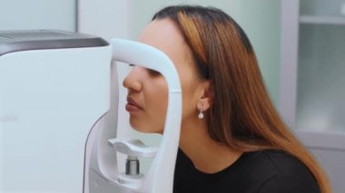 Görme kontrolü. Göz kontrol ekipmanları. Gözlerim iyi görmüyor. Optalmoloji için tıbbi ekipman. Oftalmoloji