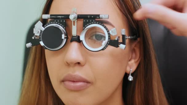 Male Optometrist Trial Frame Checking Beautiful Woman Patient Vision Eye — Stock Video