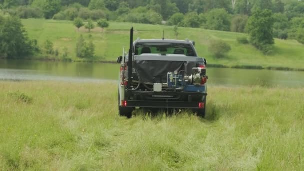 Agronómia Talajvizsgálata Geotechnikai Vizsgálat Fekete Talajt Gyűjtök Terepen Vizsgálatra Elemzésre — Stock videók