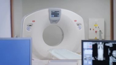 Tomografili hastane odası. Boş bir MRI, CT, PET tarayıcı.