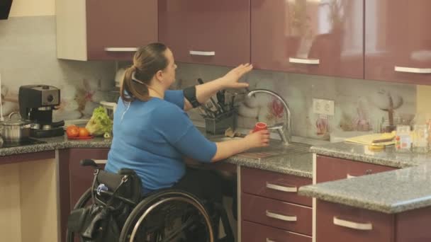 Disabled Woman Wheelchair Washes Dishes Kitchen Wash Basin — Stock Video