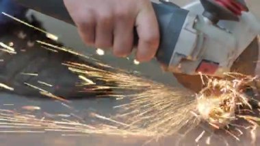 4K 'de otomatik servis, araba bakımı ve elektrikli öğütücüyle onarım