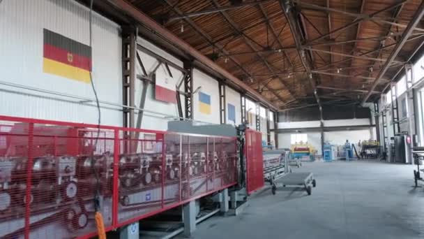 Blechumformmaschine Der Modernen Metallfabrik Interieur Aus Internationaler Fertigung — Stockvideo