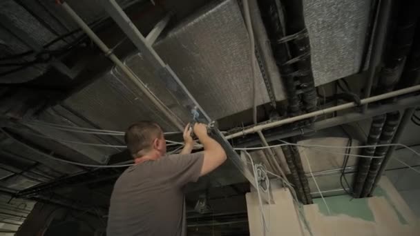 Construction Worker Assemble Suspended Ceiling Drywall Fixing Drywall Ceiling Metal — Stock Video