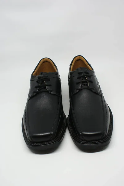 Élégantes Chaussures Cuir Noir Sur Fond Blanc — Photo