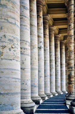 Vatikan 'da, Roma, İtalya ve Avrupa' da Bernini sütunları