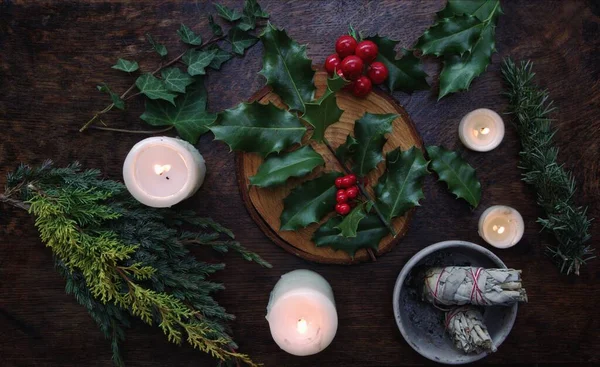 Yule Winter Solstice Christmas Themed Flat Lay Branch Holly Plant — Stock Photo, Image