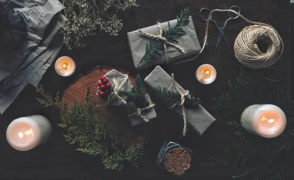 Yule Winterzonnewende Kerstmis Thema Platte Lay Van Geschenken Presenteert Verpakt — Stockfoto