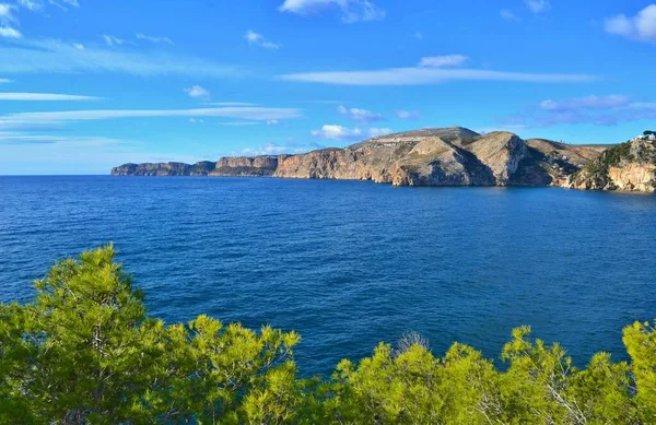 Bella Costa Della Spagna Giorno Soleggiato Con Cielo Azzurro — Foto Stock