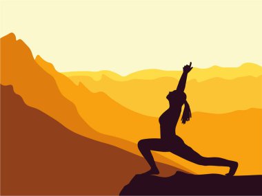 Yoga yapan bir kız silueti. Arka planda dağlar. Gün doğumu, yoga güneşi selamı. Sağlıklı yaşam tarzı.