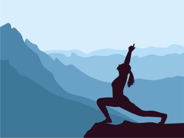 Yoga yapan bir kız silueti. Arka planda mavi dağlar. Sağlıklı yaşam tarzı.